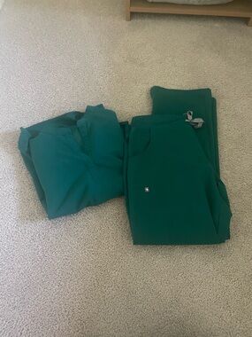 Hunter Green FIGS Set